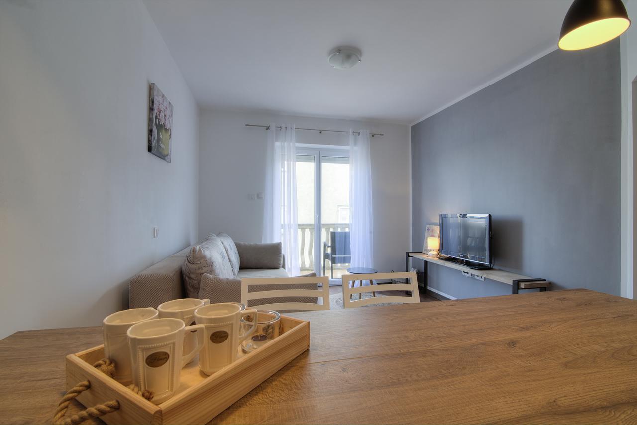 Apartments Lola セニ エクステリア 写真