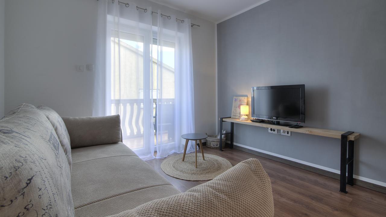 Apartments Lola セニ エクステリア 写真