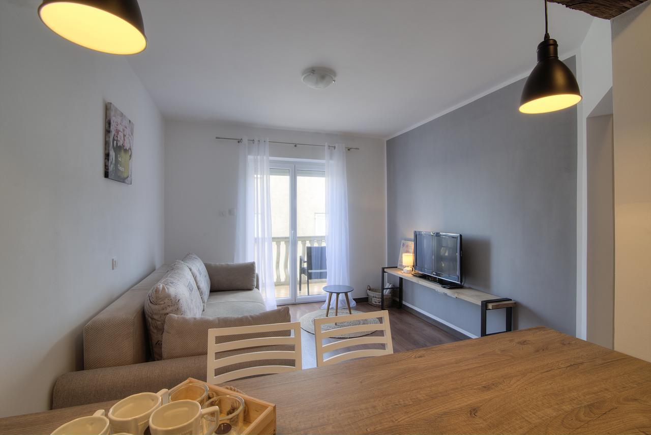 Apartments Lola セニ エクステリア 写真