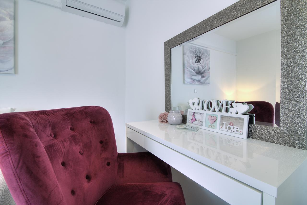 Apartments Lola セニ エクステリア 写真