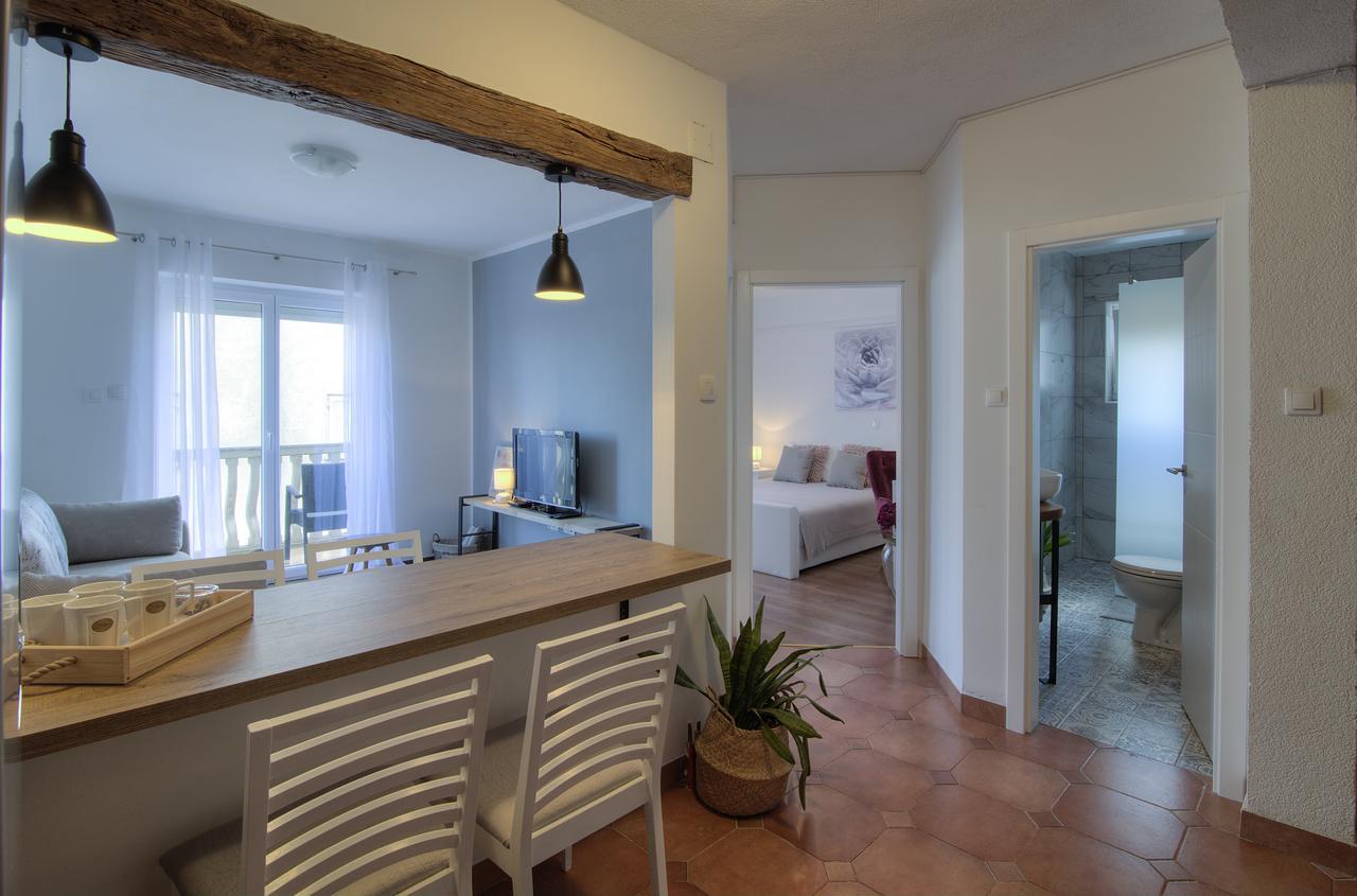 Apartments Lola セニ エクステリア 写真