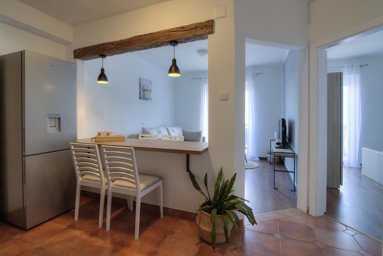 Apartments Lola セニ エクステリア 写真